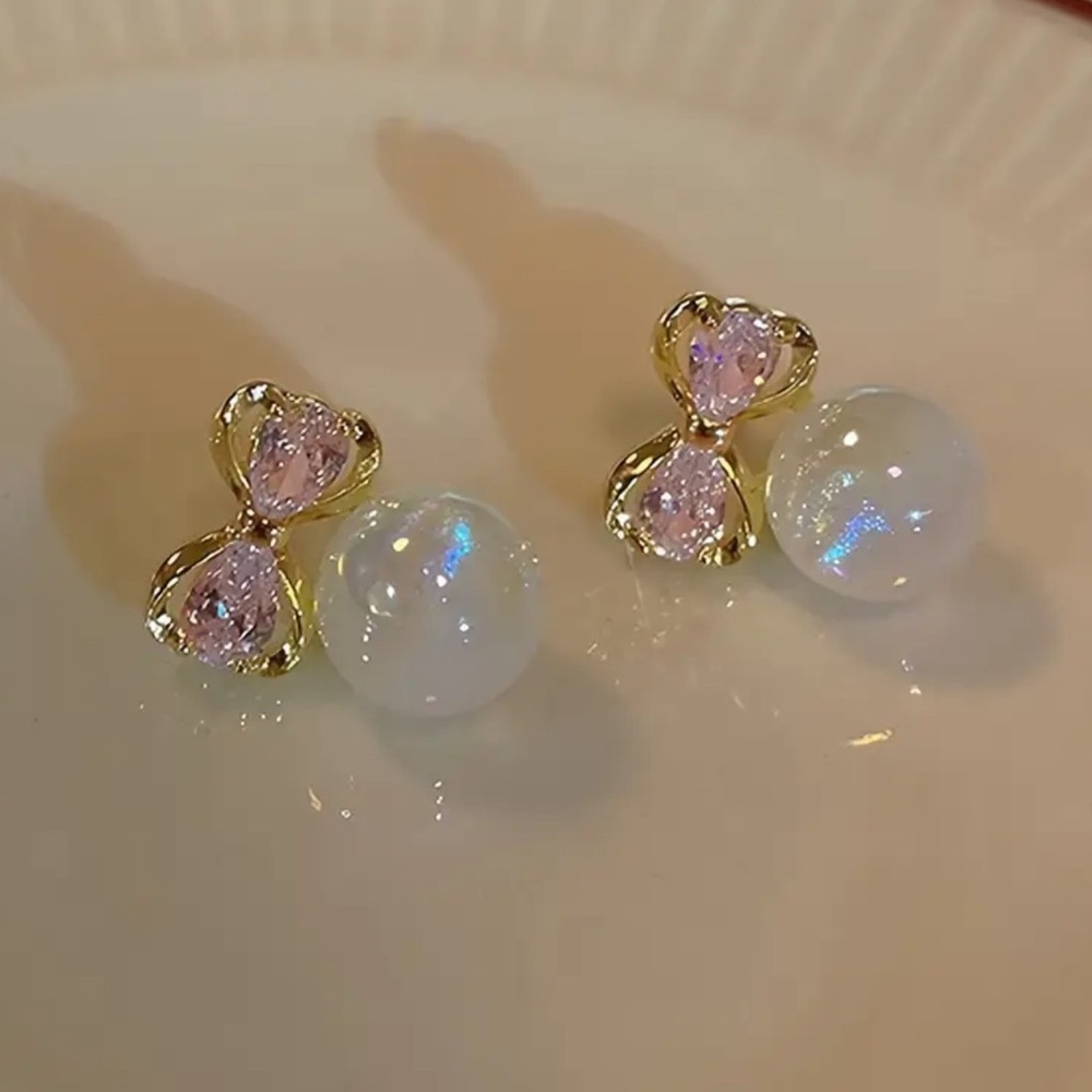 Elegant Pink and White Bow Christmas Ball Earrings. Christmas gift. 🎀 - Picture 4 of 5
